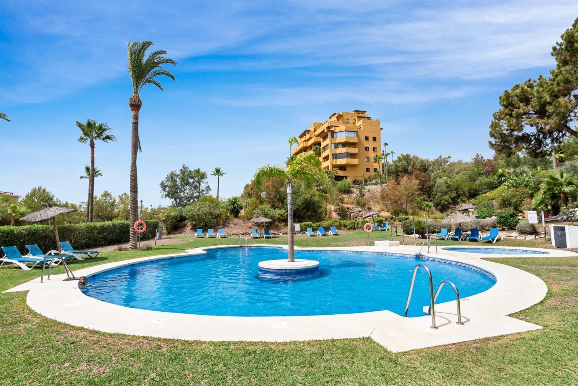Sky And Sea Estepona Penthouse Exterior photo